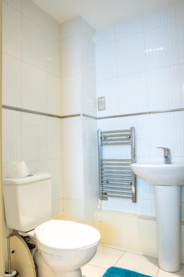 Newly Furnished Appartment Near Train Station Wolverhampton Exteriör bild