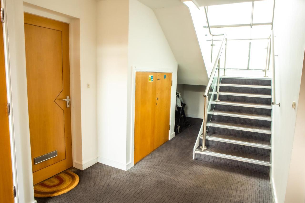Newly Furnished Appartment Near Train Station Wolverhampton Exteriör bild
